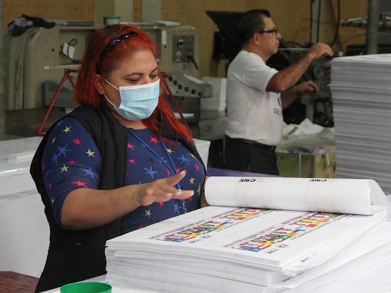Impresión de papeletas electorales. Impresión de papeletas electorales.