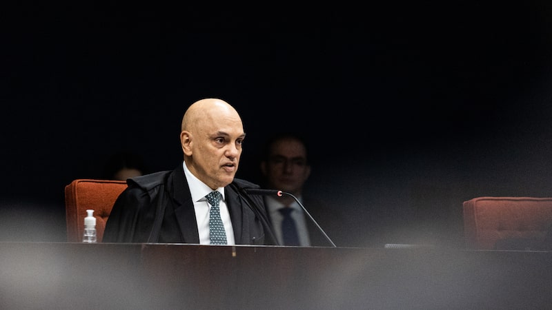 Mensagens recolocam Alexandre de Moraes no centro do caso Master Mensagens recolocam Alexandre de Moraes no centro do caso Master