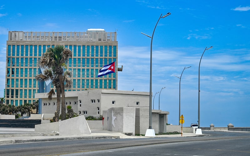 La embajada de EE.UU. en La Habana, el 2 de junio. Foto: Adalberto Roque/AFP/Getty Images La embajada de EE.UU. en La Habana, el 2 de junio. Foto: Adalberto Roque/AFP/Getty Images
