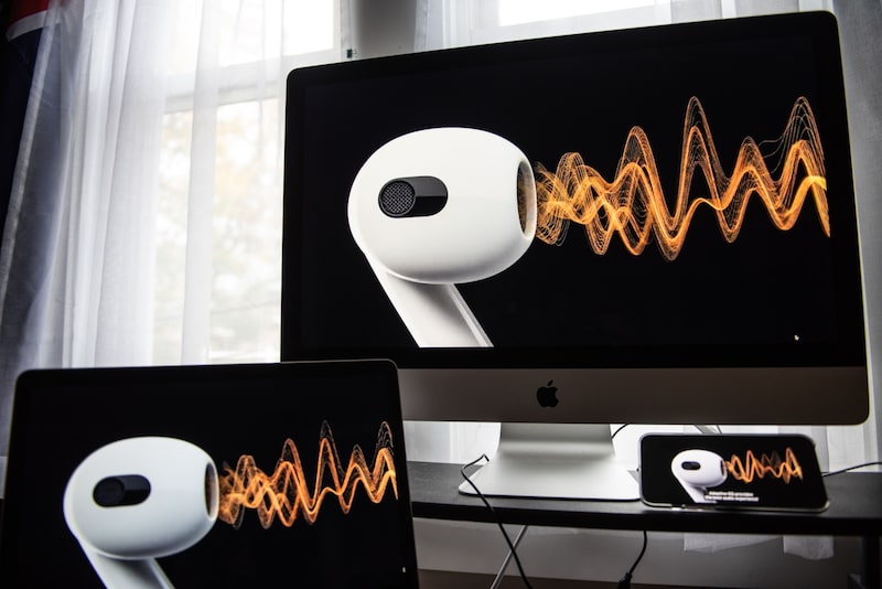 La compañía también presentó nuevos colores para los mini auriculares HomePod y un plan de música que solo se maneja a través de Siri. La compañía también presentó nuevos colores para los mini auriculares HomePod y un plan de música que solo se maneja a través de Siri.