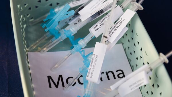 Moderna inicia estudio de vacuna de refuerzo específica para ómicron Moderna inicia estudio de vacuna de refuerzo específica para ómicron