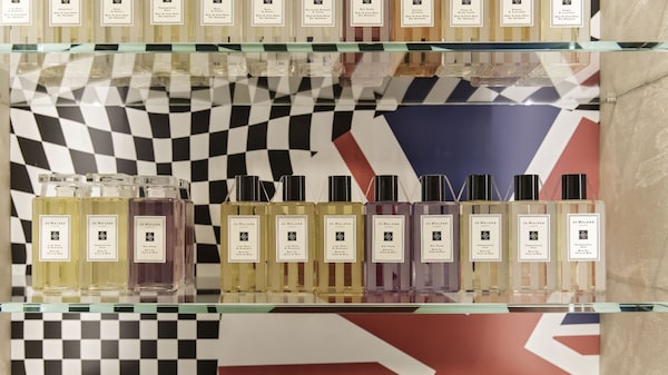 La mejora de previsiones de Estée Lauder no calma a los inversores y la acción cae La mejora de previsiones de Estée Lauder no calma a los inversores y la acción cae