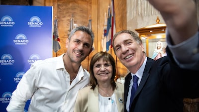 Escándalos de corrupción empujan a Milei hacia la clase dirigente a la que tanto criticó Escándalos de corrupción empujan a Milei hacia la clase dirigente a la que tanto criticó