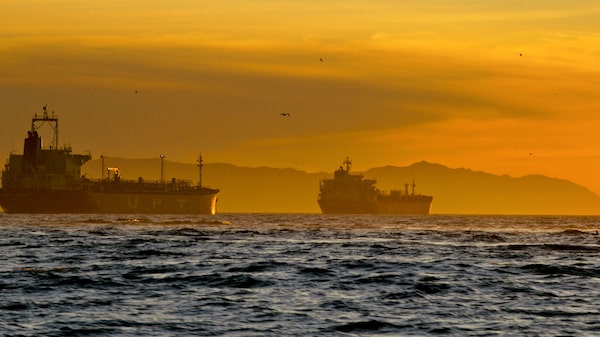 Un petrolero sancionado por EE.UU. desafía el bloqueo de Trump con su tránsito por Ormuz Un petrolero sancionado por EE.UU. desafía el bloqueo de Trump con su tránsito por Ormuz