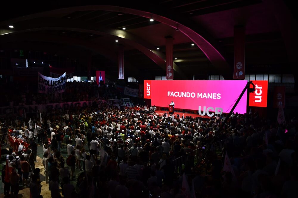 El candidato a diputado nacional encabezó el acto radical. El candidato a diputado nacional encabezó el acto radical.