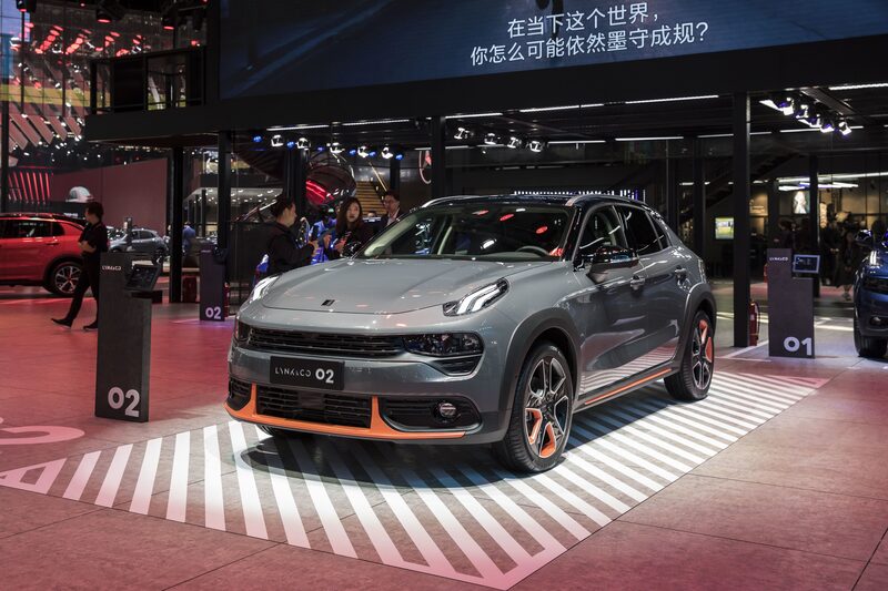 El vehículo, manufacturado por Geely Automobile, en el Beijing International Automotive Exhibition de 2018. El vehículo, manufacturado por Geely Automobile, en el Beijing International Automotive Exhibition de 2018.