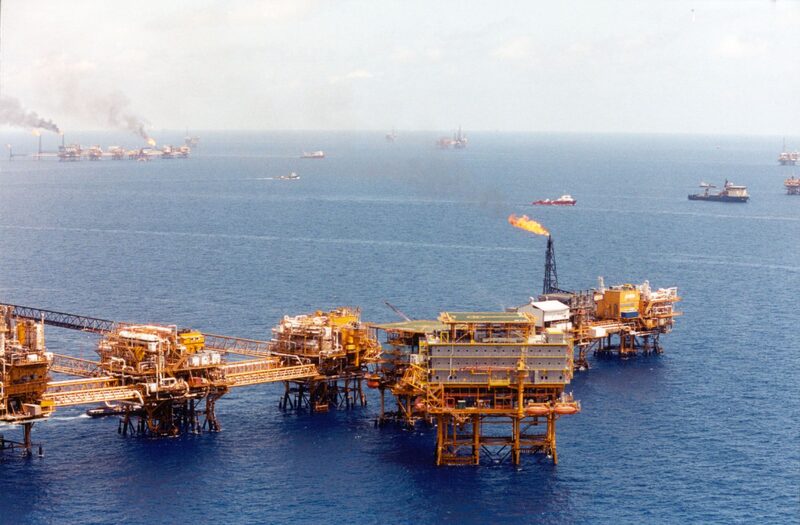 De los 1.94 millones de barriles diarios que estimaba producir Pemex, la cifra al cierre terminó en 1,87 millones. De los 1.94 millones de barriles diarios que estimaba producir Pemex, la cifra al cierre terminó en 1,87 millones.