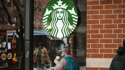 Starbucks pierde su encanto: los clientes entran, compran y salen rápidamente Starbucks pierde su encanto: los clientes entran, compran y salen rápidamente