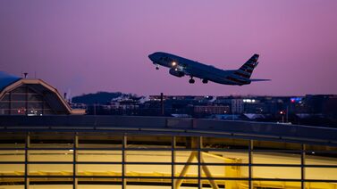 El alza del combustible para aviones enfría a los inversores y golpea a las aerolíneas pequeñas El alza del combustible para aviones enfría a los inversores y golpea a las aerolíneas pequeñas