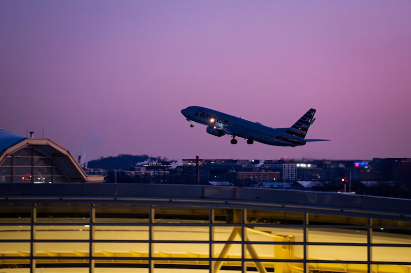 Un avión Boeing 737 despega del Aeropuerto Nacional Ronald Reagan de Washington.
Fotógrafo: Al Drago/Bloomberg
Un avión Boeing 737 despega del Aeropuerto Nacional Ronald Reagan de Washington.
Fotógrafo: Al Drago/Bloomberg