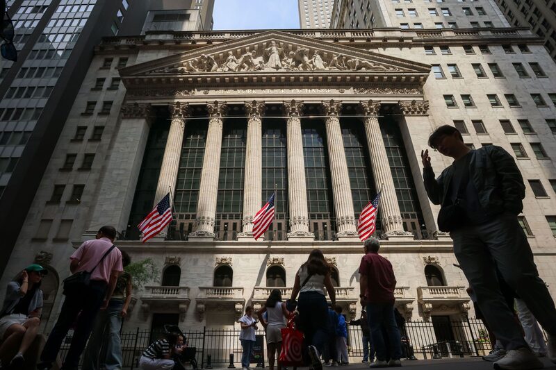 S&P500 sobe 0,37% e é negociado aos 6.163 pontos -- se fechar acima desse patamar, o índice irá superar o recorde de 6.144 pontos atingido em 19 de fevereiro S&P500 sobe 0,37% e é negociado aos 6.163 pontos -- se fechar acima desse patamar, o índice irá superar o recorde de 6.144 pontos atingido em 19 de fevereiro