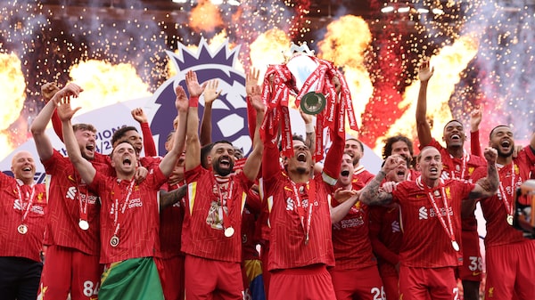 Standard Chartered pone fin a acuerdo de 17 temporadas como patrocinador del Liverpool Standard Chartered pone fin a acuerdo de 17 temporadas como patrocinador del Liverpool