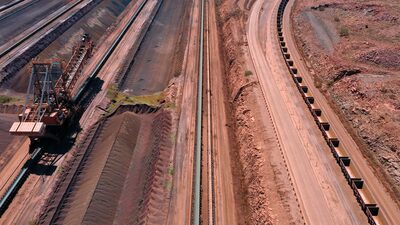 Lucro da Rio Tinto cai 12% em 2023, mas mineradora eleva dividendos Lucro da Rio Tinto cai 12% em 2023, mas mineradora eleva dividendos