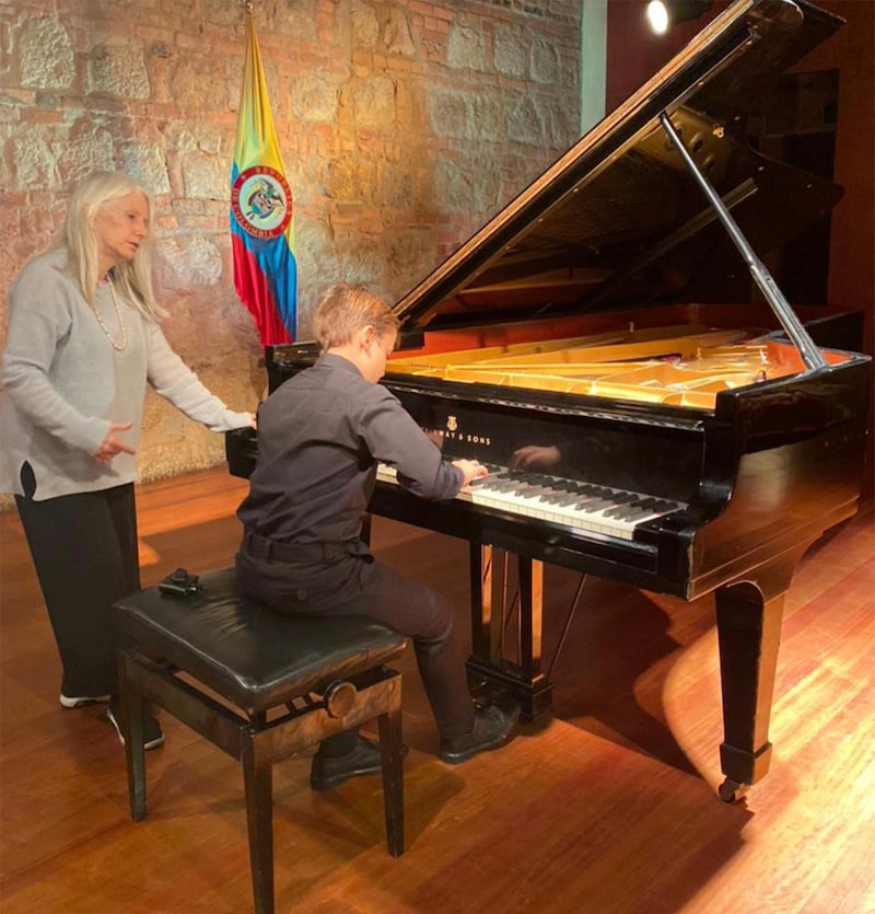 Con 10 años, niño colombiano prodigio toca piano como músico de gran trayectoria. Con 10 años, niño colombiano prodigio toca piano como músico de gran trayectoria.