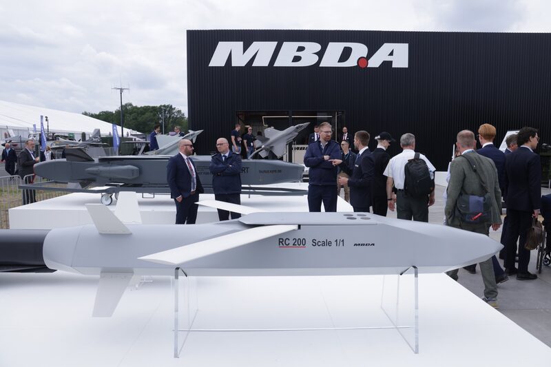 A MDBA possui uma carteira de pedidos de 37 bilhões de euros, depois que a entrada de pedidos atingiu um recorde histórico de 13,4 bilhões de euros no ano passado A MDBA possui uma carteira de pedidos de 37 bilhões de euros, depois que a entrada de pedidos atingiu um recorde histórico de 13,4 bilhões de euros no ano passado