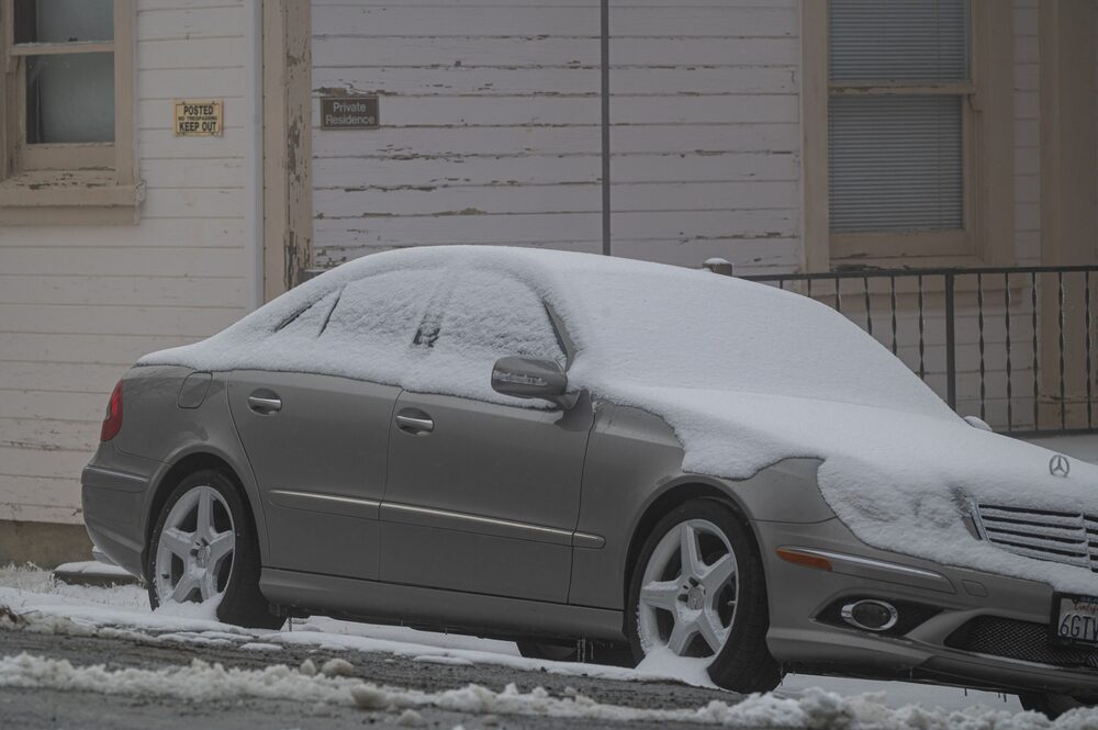 Nieve en un coche durante una tormenta en el Observatorio Lick en Mount Hamilton, California, EE.UU., el jueves 23 de febrero de 2023. Una tormenta invernal se extiende por el norte de EE.UU. esta semana, desatando frío y nieve desde California hasta Maine, mientras en el sureste se registra un calor récord. Fotógrafo: David Paul Morris/Bloomberg Nieve en un coche durante una tormenta en el Observatorio Lick en Mount Hamilton, California, EE.UU., el jueves 23 de febrero de 2023. Una tormenta invernal se extiende por el norte de EE.UU. esta semana, desatando frío y nieve desde California hasta Maine, mientras en el sureste se registra un calor récord. Fotógrafo: David Paul Morris/Bloomberg
