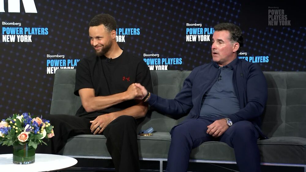 Stephen Curry, jugador profesional de baloncesto estadounidense en los Golden State Warriors, y Kevin Plank, fundador y director ejecutivo de Under Armour Inc. Stephen Curry, jugador profesional de baloncesto estadounidense en los Golden State Warriors, y Kevin Plank, fundador y director ejecutivo de Under Armour Inc.