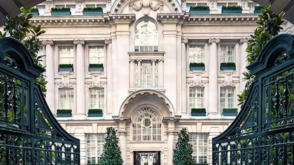 Magnata de Hong Kong coloca à venda hotel Rosewood em Londres, dizem fontes Magnata de Hong Kong coloca à venda hotel Rosewood em Londres, dizem fontes