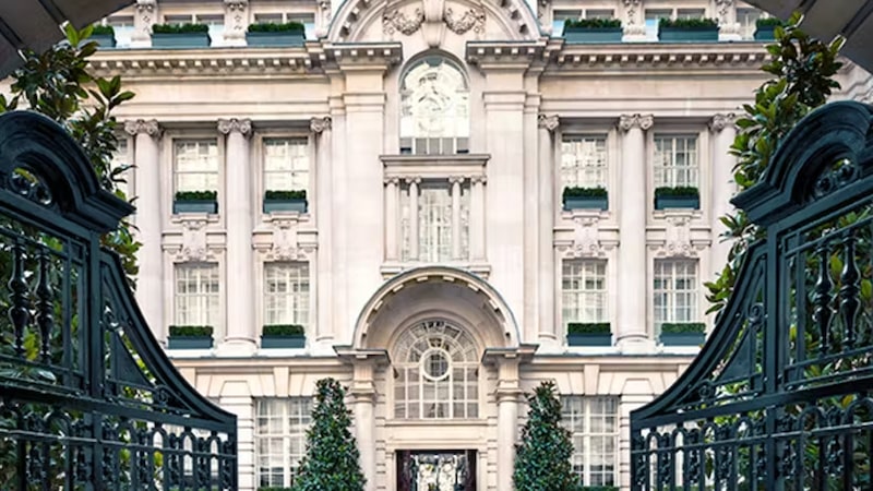 Magnata de Hong Kong coloca à venda hotel Rosewood em Londres, dizem fontes Magnata de Hong Kong coloca à venda hotel Rosewood em Londres, dizem fontes