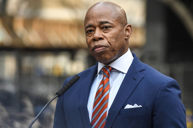 Alcalde Nueva York pide a los CEO poner fin a las políticas de trabajo desde casa