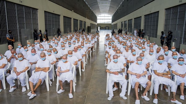 El Salvador celebra un juicio masivo contra 486 presuntos miembros de la MS-13 El Salvador celebra un juicio masivo contra 486 presuntos miembros de la MS-13