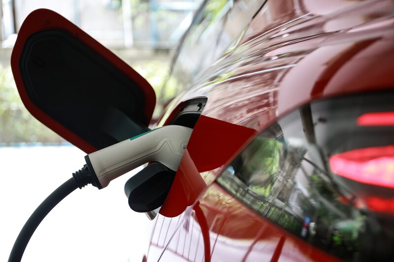 La AIE fue creada en respuesta a la crisis del petróleo de la década de 1970 para mejorar la seguridad energética. La AIE fue creada en respuesta a la crisis del petróleo de la década de 1970 para mejorar la seguridad energética.