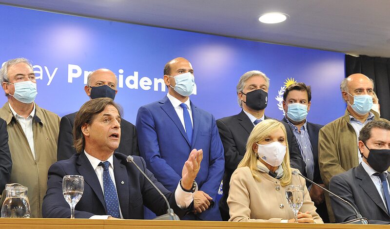 El presidente uruguayo realizó una conferencia de prensa junto a su gabinete luego de conocerse los resultados de la votación del domingo. Foto: Presidencia. El presidente uruguayo realizó una conferencia de prensa junto a su gabinete luego de conocerse los resultados de la votación del domingo. Foto: Presidencia.