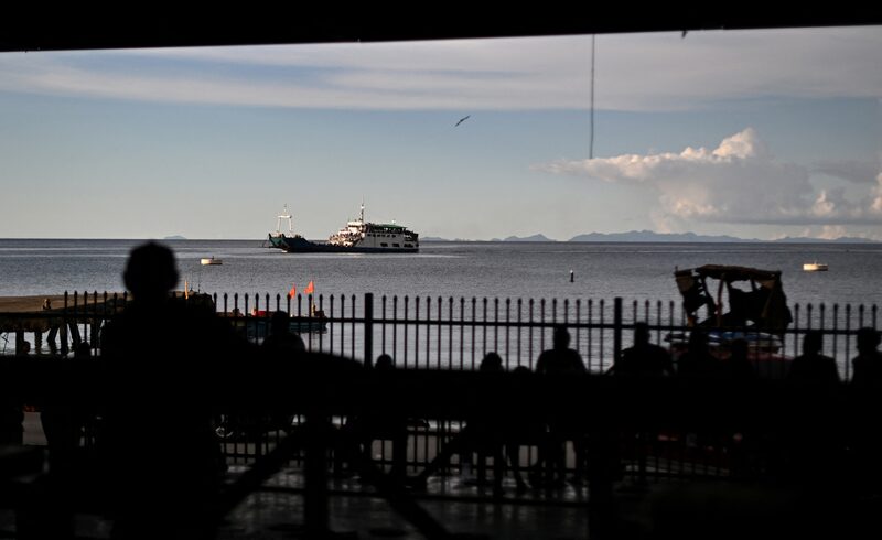 China es ahora un actor importante en el Pacífico a través de la financiación del desarrollo, las relaciones diplomáticas y las infraestructuras como puertos, aeropuertos y telecomunicaciones. Estados Unidos y sus aliados también se están poniendo al día. China es ahora un actor importante en el Pacífico a través de la financiación del desarrollo, las relaciones diplomáticas y las infraestructuras como puertos, aeropuertos y telecomunicaciones. Estados Unidos y sus aliados también se están poniendo al día.