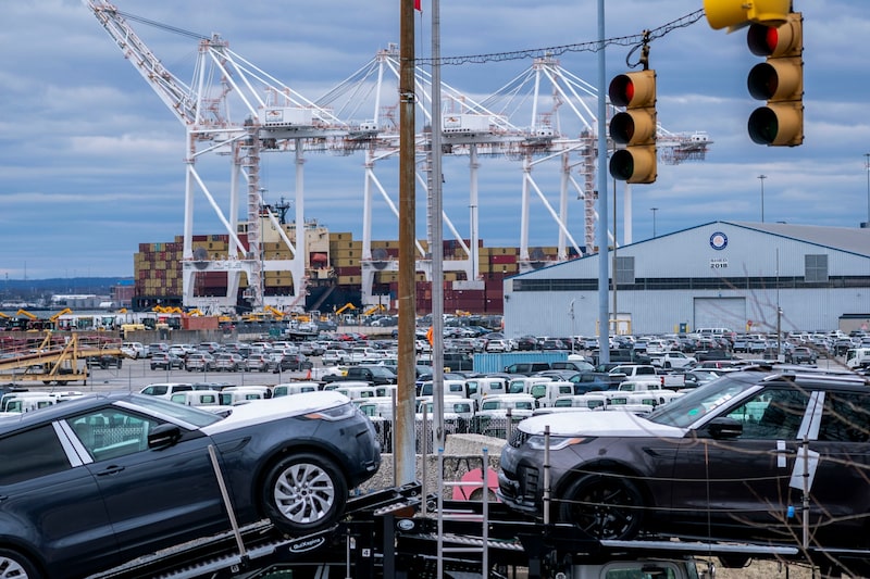 Vehículos nuevos en el puerto de Baltimore. Fotógrafo: Nathan Howard/Bloomberg Vehículos nuevos en el puerto de Baltimore. Fotógrafo: Nathan Howard/Bloomberg