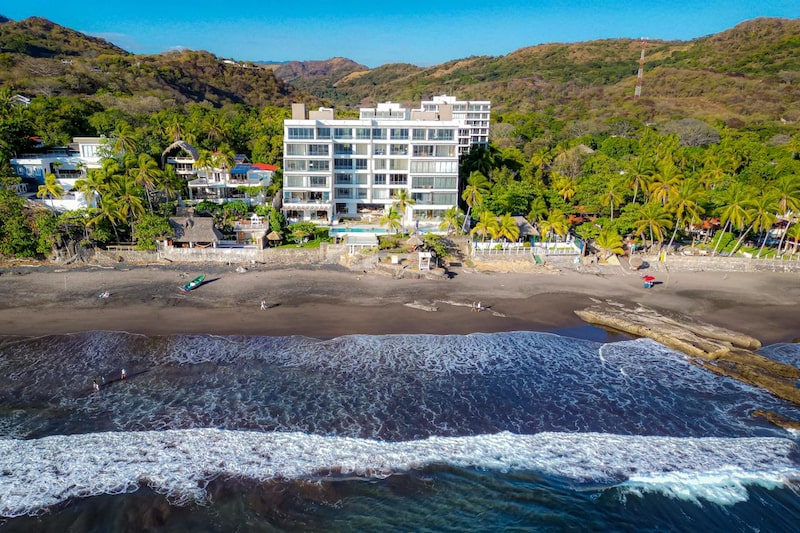 Proyectos inmobiliarios en la playa El Zonte, en La Libertad Costa, El Salvador. Proyectos inmobiliarios en la playa El Zonte, en La Libertad Costa, El Salvador.