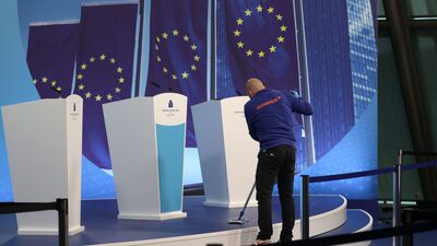 Banco Central Europeu eleva os juros em 0,25 ponto e indica novas altas à frente Banco Central Europeu eleva os juros em 0,25 ponto e indica novas altas à frente