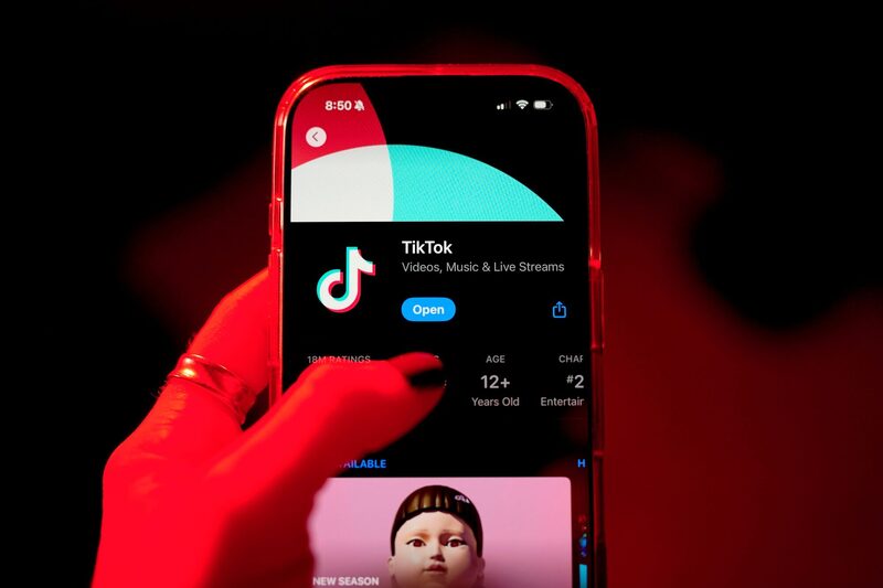 TikTok ha negado que espíe a sus usuarios o que entregue los datos de estos a las autoridades de Pekín. TikTok ha negado que espíe a sus usuarios o que entregue los datos de estos a las autoridades de Pekín.