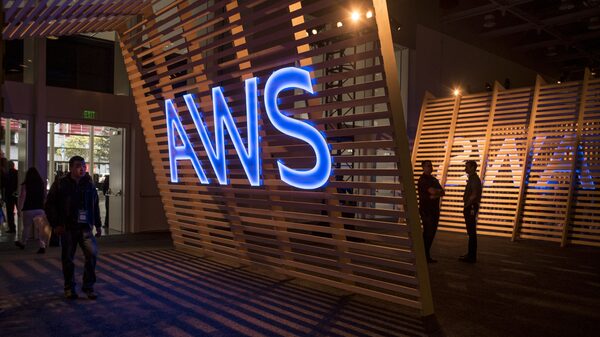 Amazon gasta US$100 millones en enseñar IA a sus clientes en la nube Amazon gasta US$100 millones en enseñar IA a sus clientes en la nube