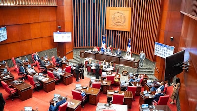 Senado dominicano aprueba plan para elevar a 30% el ISR empresarial de grandes contribuyentes Senado dominicano aprueba plan para elevar a 30% el ISR empresarial de grandes contribuyentes