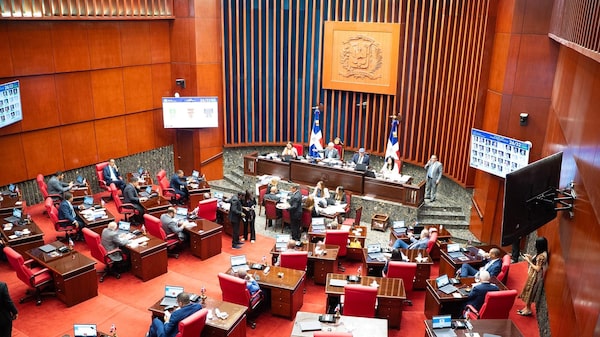 Senado dominicano aprueba plan para elevar a 30% el ISR empresarial de grandes contribuyentes Senado dominicano aprueba plan para elevar a 30% el ISR empresarial de grandes contribuyentes