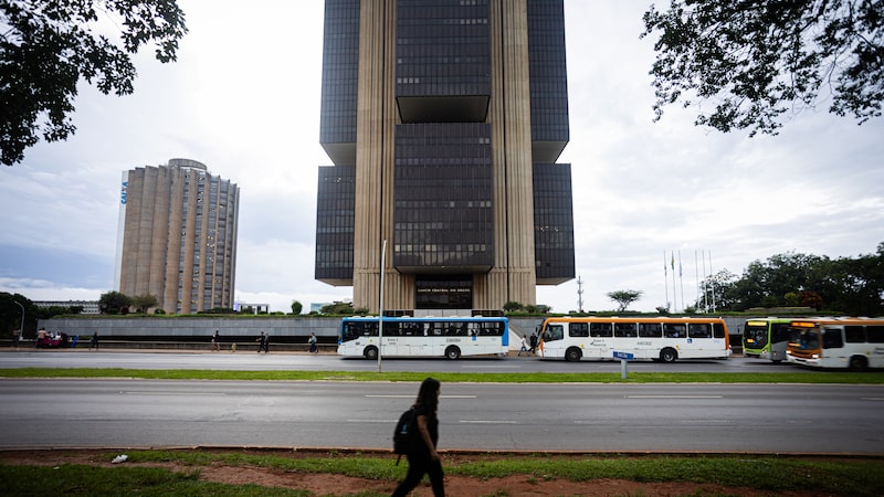 Analistas brasileños bajan su previsión para la tasa Selic al 13,5% en 2026 Analistas brasileños bajan su previsión para la tasa Selic al 13,5% en 2026