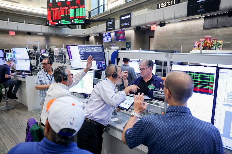 Traders work on the floor of the American Stock Exchange (AMEX) at the New York Stock Exchange (NYSE) in New York, US, on Friday, June 5, 2026. Wall Street's historic weekly run is poised to come to a halt, with stocks and bonds falling after a solid jobs report added to speculation the Federal Reserve's next interest-rate move will be a hike. Photographer: Michael Nagle/Bloomberg Traders work on the floor of the American Stock Exchange (AMEX) at the New York Stock Exchange (NYSE) in New York, US, on Friday, June 5, 2026. Wall Street's historic weekly run is poised to come to a halt, with stocks and bonds falling after a solid jobs report added to speculation the Federal Reserve's next interest-rate move will be a hike. Photographer: Michael Nagle/Bloomberg