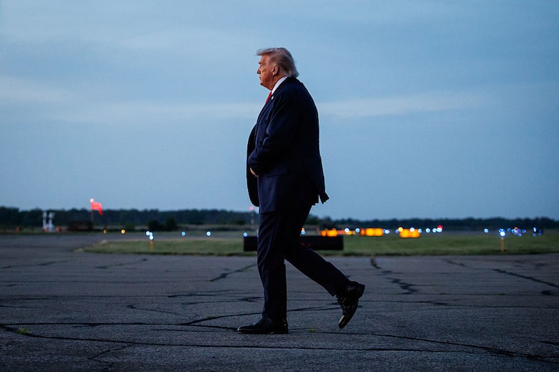 O presidente Donald Trump voltou a afirmar nesta manhã que as negociações para um acordo de paz avançam (Foto: Samuel Corum/Getty Images) O presidente Donald Trump voltou a afirmar nesta manhã que as negociações para um acordo de paz avançam (Foto: Samuel Corum/Getty Images)