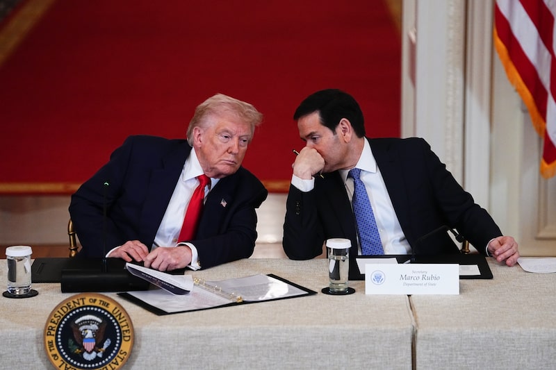 El presidente de EE. UU., Donald Trump, a la izquierda, y el secretario de Estado, Marco Rubio. Fotógrafo: Aaron Schwartz/Bloomberg El presidente de EE. UU., Donald Trump, a la izquierda, y el secretario de Estado, Marco Rubio. Fotógrafo: Aaron Schwartz/Bloomberg