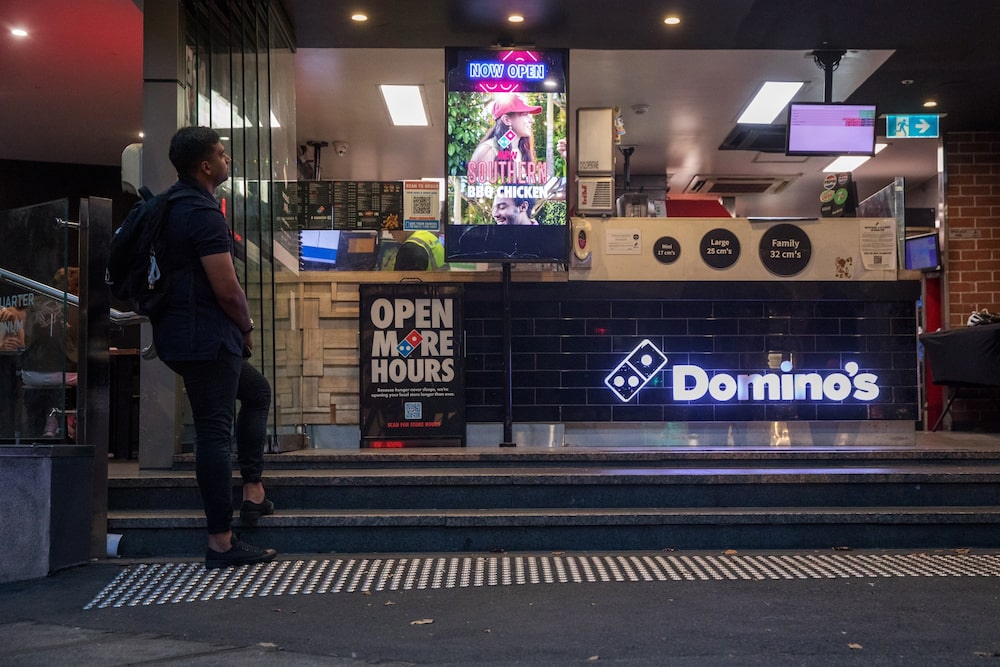 Lojas lotadas durante a pandemia, esvaziadas pelo preço: a Domino's tenta reconquistar clientes sem abrir mão da margem Lojas lotadas durante a pandemia, esvaziadas pelo preço: a Domino's tenta reconquistar clientes sem abrir mão da margem