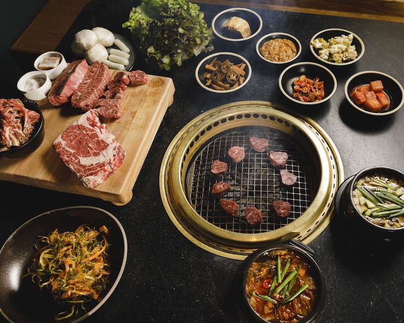 En Cote Korean Steakhouse, se aplican precios dinámicos a través del sitio Dorsia. Fotógrafo: Zack DeZon/Bloomberg En Cote Korean Steakhouse, se aplican precios dinámicos a través del sitio Dorsia. Fotógrafo: Zack DeZon/Bloomberg