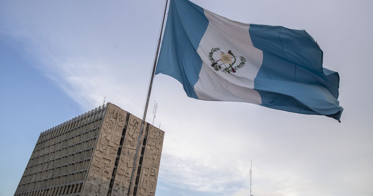 Junta en Guatemala aplica quinta alza de la tasa de interés y