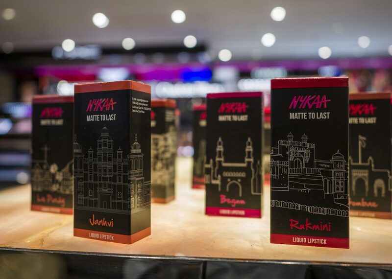 Varejista de produtos de beleza inovou e trouxe produtos adequados para as peles e o clima da Índia Varejista de produtos de beleza inovou e trouxe produtos adequados para as peles e o clima da Índia