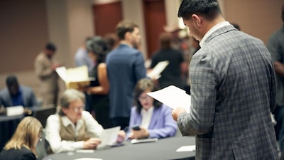 Empleo privado en EE.UU. crece menos de lo esperado en julio, según ADP Empleo privado en EE.UU. crece menos de lo esperado en julio, según ADP