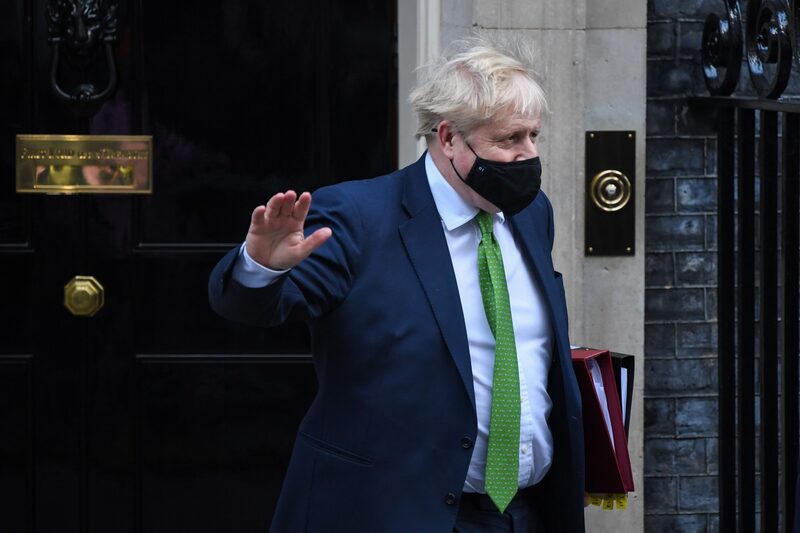 Johnson se recusou a comentar quando perguntado sobre seu futuro a caminho de uma reunião na Câmara dos Lordes Johnson se recusou a comentar quando perguntado sobre seu futuro a caminho de uma reunião na Câmara dos Lordes