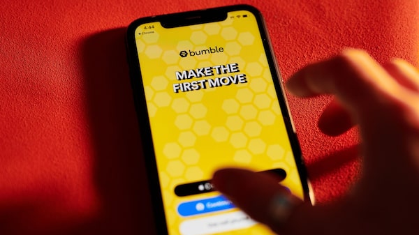 Acciones de Bumble se disparan 57% tras acuerdo de venta por US$1.300 millones que la sacará de bolsa Acciones de Bumble se disparan 57% tras acuerdo de venta por US$1.300 millones que la sacará de bolsa