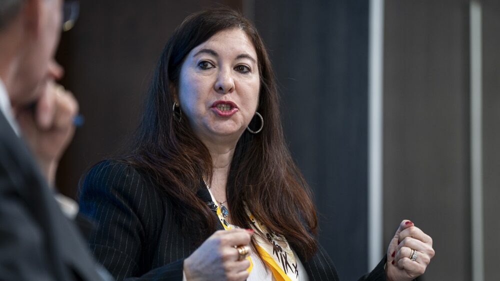 "El mercado laboral sigue siendo resistente, pero el FOMC necesita ahora equilibrar su enfoque para que podamos seguir avanzando en la desinflación al tiempo que evitamos el dolor innecesario y la debilidad de la economía", dijo la gobernadora de la Reserva Federal, Adriana Kugler, en un evento organizado por la Harvard Kennedy School en Cambridge, Massachusetts. "El mercado laboral sigue siendo resistente, pero el FOMC necesita ahora equilibrar su enfoque para que podamos seguir avanzando en la desinflación al tiempo que evitamos el dolor innecesario y la debilidad de la economía", dijo la gobernadora de la Reserva Federal, Adriana Kugler, en un evento organizado por la Harvard Kennedy School en Cambridge, Massachusetts.