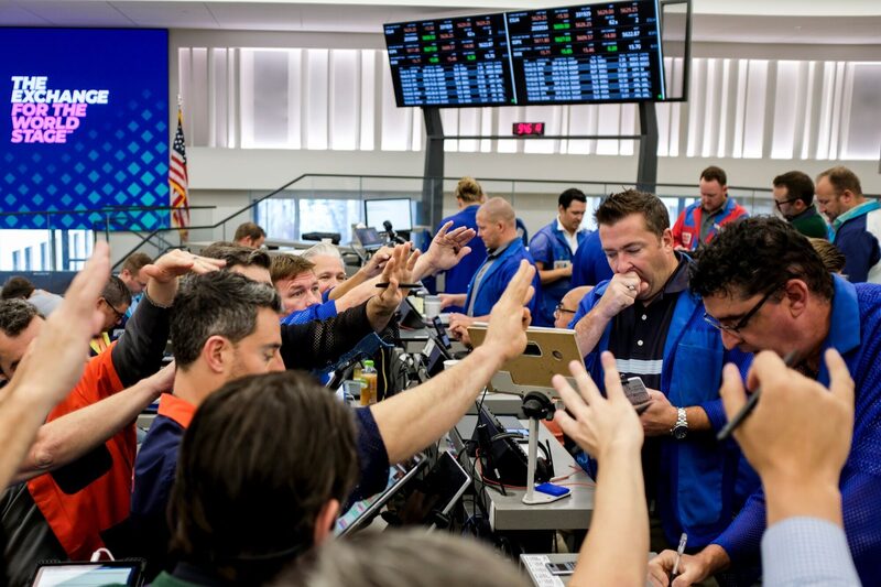 Los pronosticadores del mercado han rasgado rápidamente sus libros de jugadas para el S&P 500 a medida que los históricos aranceles de Trump alimentaban una huida de las acciones. Los pronosticadores del mercado han rasgado rápidamente sus libros de jugadas para el S&P 500 a medida que los históricos aranceles de Trump alimentaban una huida de las acciones.