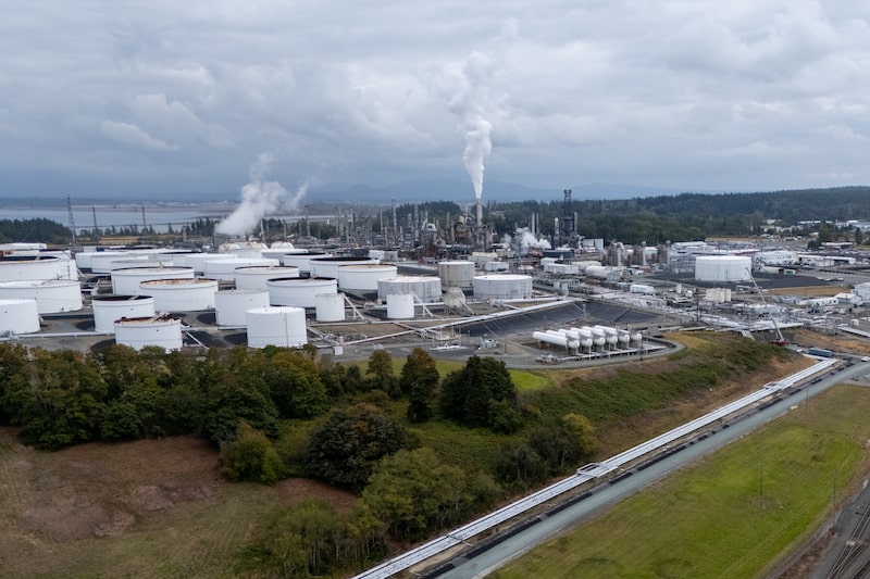 US Refineries As Oil Swings With Traders Weighing Supply Risks From Mideast To Russia US Refineries As Oil Swings With Traders Weighing Supply Risks From Mideast To Russia