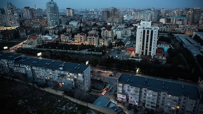 Azerbaiyán amenaza con responder a Irán tras ataque de drones contra un aeropuerto Azerbaiyán amenaza con responder a Irán tras ataque de drones contra un aeropuerto